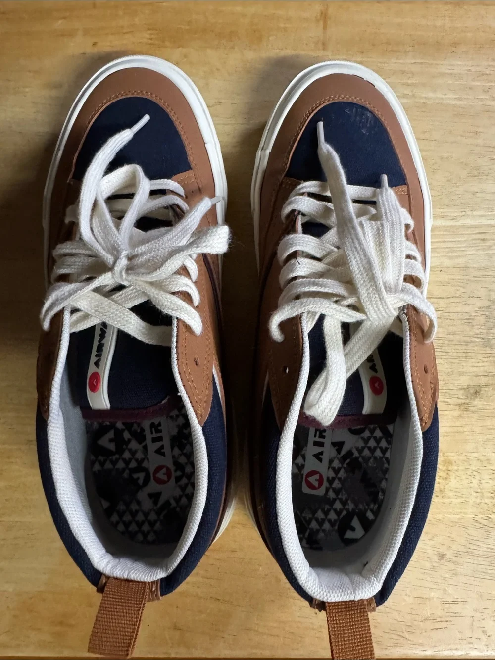 Casual Men's Navy and Brown Lace-Up Sneakers